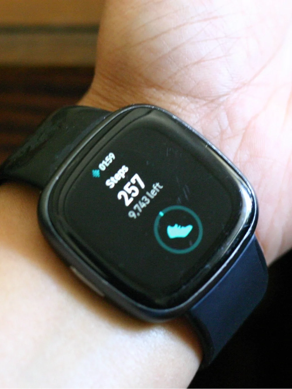 Fitbit Versa 4 - black smartwatch